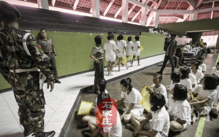 绵延50年的潜规则!印尼女警先验"贞操"再上岗 遭考官用手指插入阴道和肛门(一)