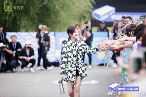 孕妇冬季健身好处多，还有这款美国孕妇吸管杯助力健身补水