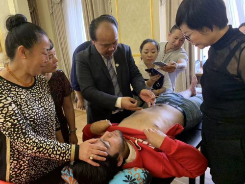 助力“一带一路” 胜永祥中医俄罗斯义诊-中国商网|中国商报社3